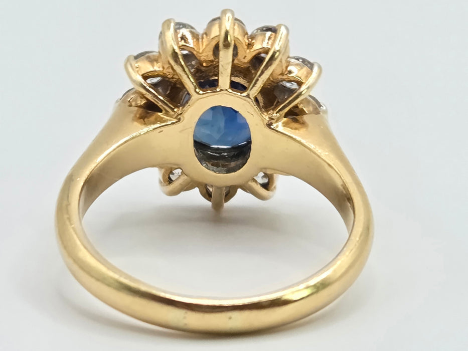 Vintage: 18ct Yellow Gold Sapphire & Diamond Cluster Ring — 3.30ct Sapphire / 1.20ct Diamonds