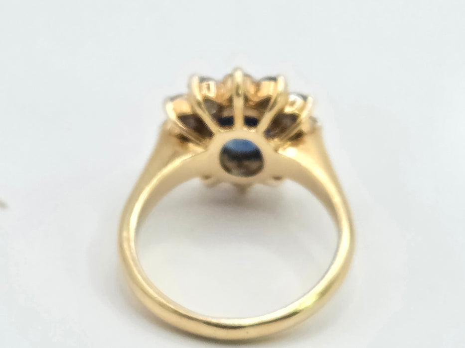Vintage: 18ct Yellow Gold Sapphire & Diamond Cluster Ring — 3.30ct Sapphire / 1.20ct Diamonds