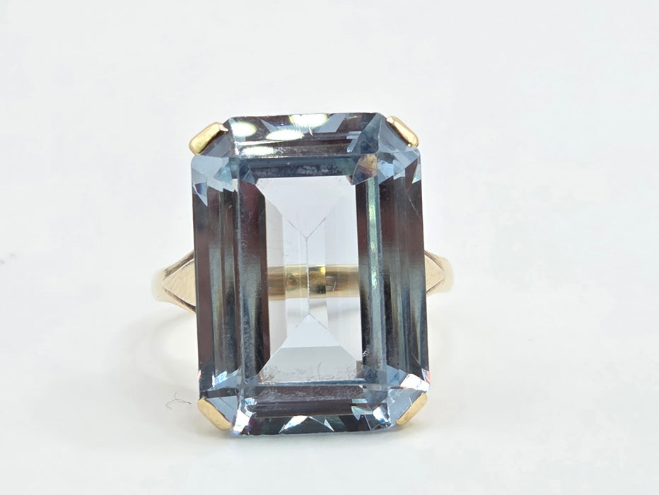 Vintage: 9ct Yellow Gold Blue Spinel Solitaire Ring — 17.35ct