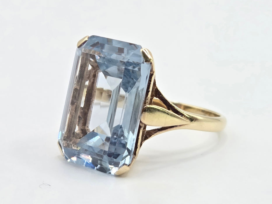 Vintage: 9ct Yellow Gold Blue Spinel Solitaire Ring — 17.35ct