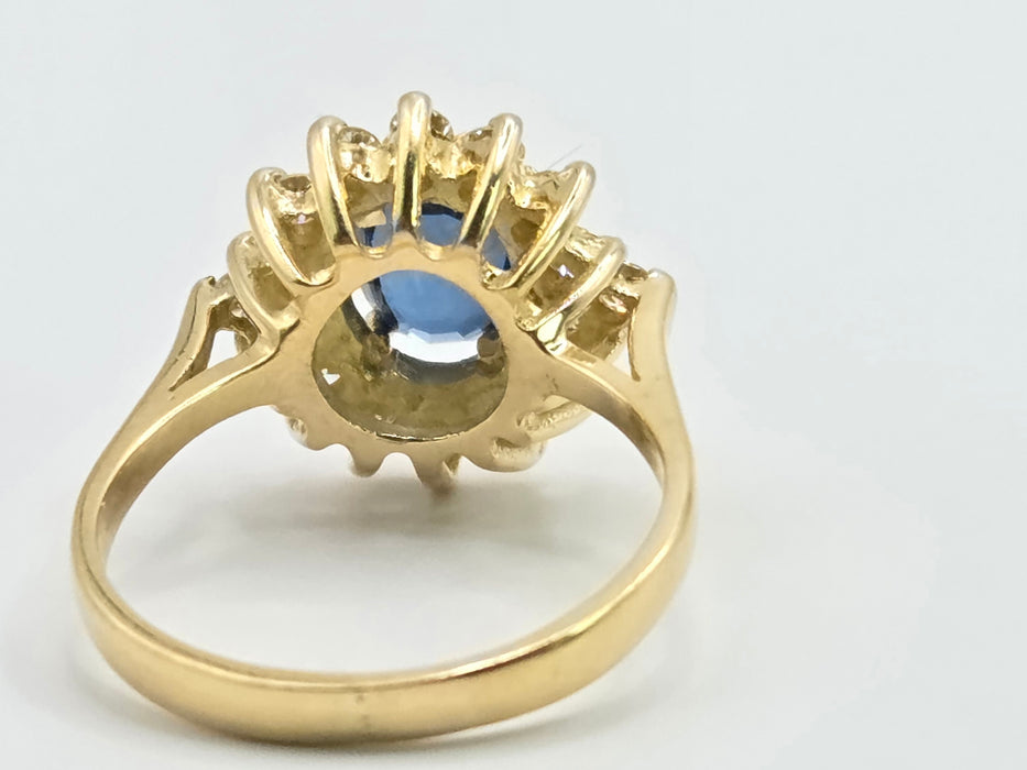 Vintage: 18ct Yellow Gold Sapphire & Diamond Cluster Ring — 1.29ct Sapphire / 0.50ct Diamonds