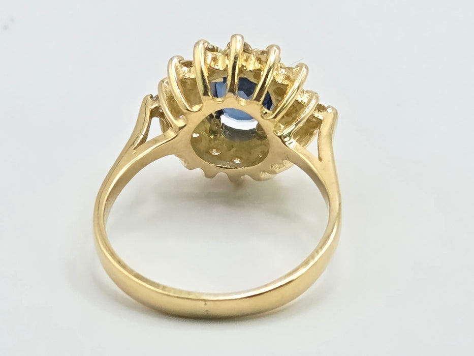 Vintage: 18ct Yellow Gold Sapphire & Diamond Cluster Ring — 1.29ct Sapphire / 0.50ct Diamonds