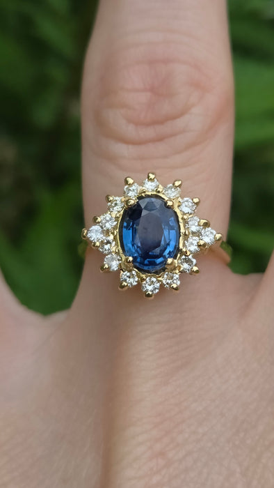 Vintage: 18ct Yellow Gold Sapphire & Diamond Cluster Ring — 1.29ct Sapphire / 0.50ct Diamonds