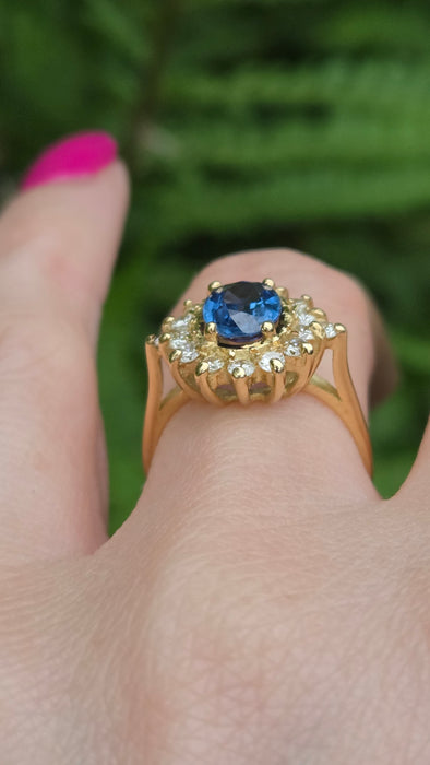Vintage: 18ct Yellow Gold Sapphire & Diamond Cluster Ring — 1.29ct Sapphire / 0.50ct Diamonds