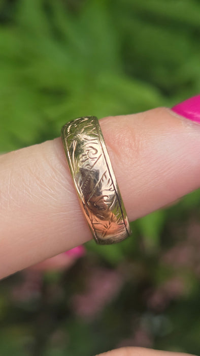 Antique: 9ct Rose Gold Engraved Wedding Band Ring — From 1894
