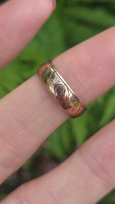 Antique: 9ct Rose Gold Engraved Wedding Band Ring — From 1894