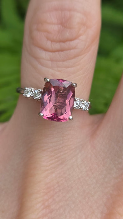 Vintage: 18ct White Gold Pink Tourmaline & Diamond Ring — 2.00ct