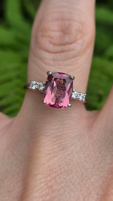 Vintage: 18ct White Gold Pink Tourmaline & Diamond Ring — 2.00ct