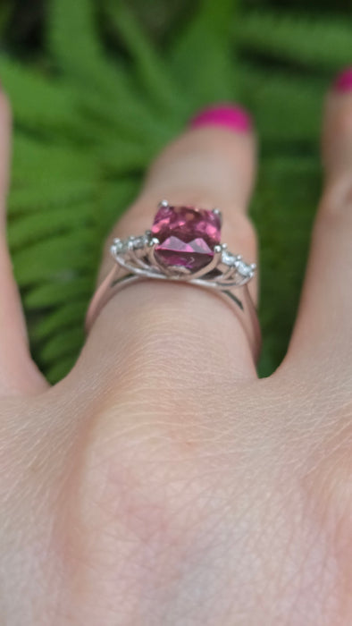 Vintage: 18ct White Gold Pink Tourmaline & Diamond Ring — 2.00ct