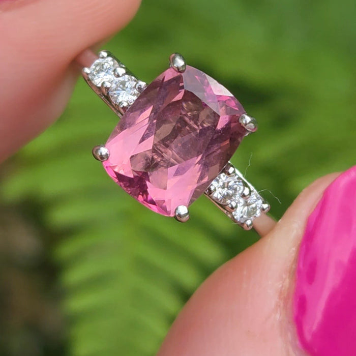 Vintage: 18ct White Gold Pink Tourmaline & Diamond Ring — 2.00ct