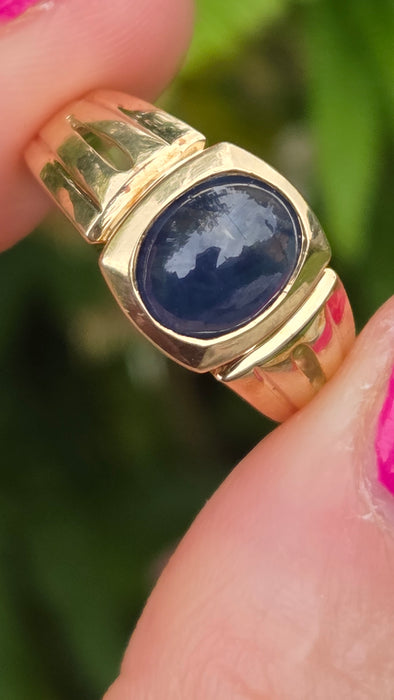 Vintage: 9ct Gold Blue Sapphire Solitaire Ring