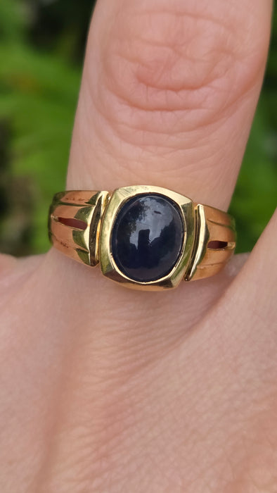 Vintage: 9ct Gold Blue Sapphire Solitaire Ring