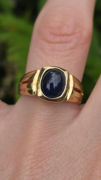 Vintage: 9ct Gold Blue Sapphire Solitaire Ring