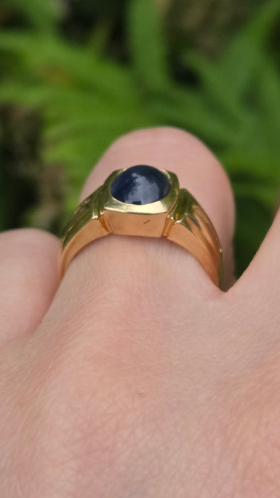 Vintage: 9ct Gold Blue Sapphire Solitaire Ring