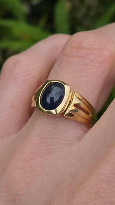 Vintage: 9ct Gold Blue Sapphire Solitaire Ring
