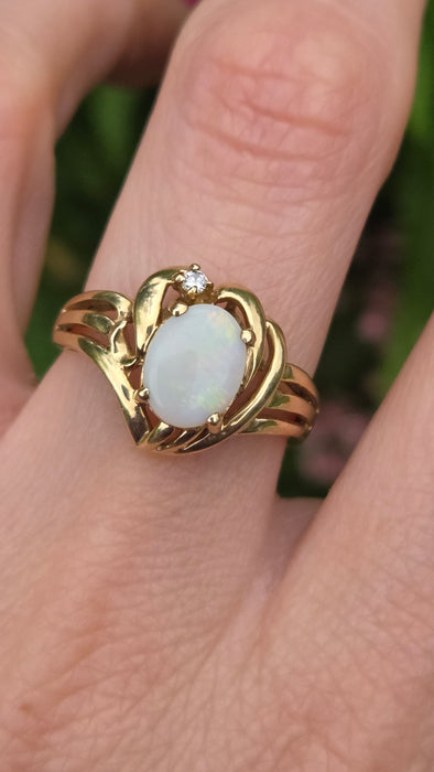 Vintage: 9ct Yellow Gold Opal & Diamond Ring