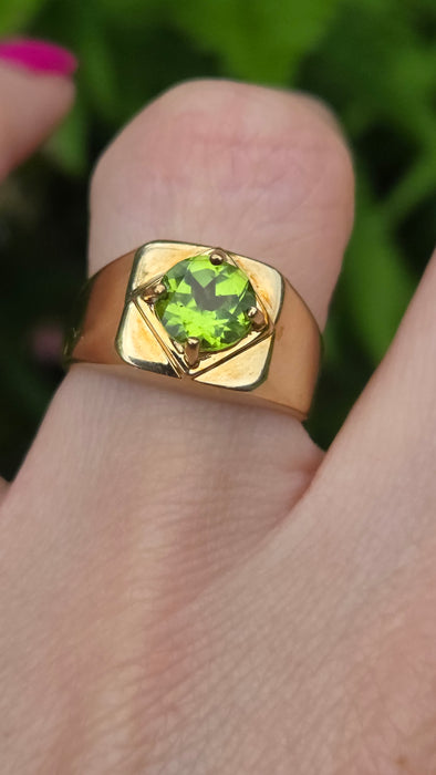 Vintage: 9ct Gold Peridot Solitaire Ring