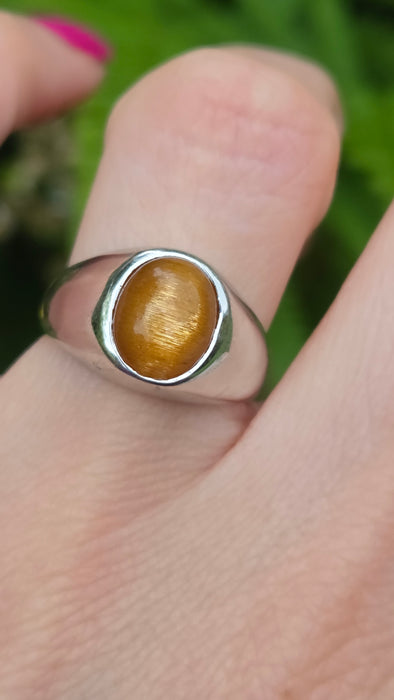Vintage: 9ct White Gold Sunstone Cat's Eye Signet Ring