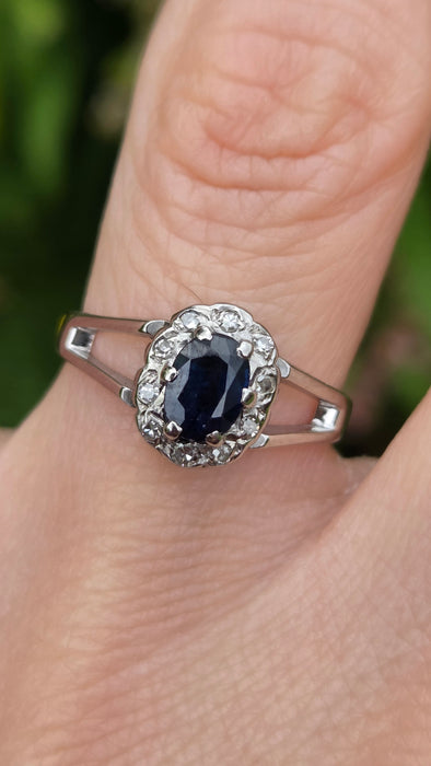 Vintage: 18ct White Gold Sapphire & Diamond Flower Cluster Ring