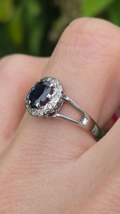 Vintage: 18ct White Gold Sapphire & Diamond Flower Cluster Ring