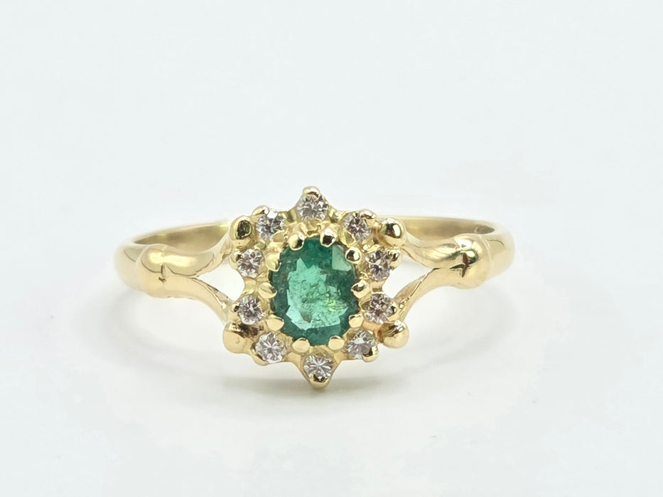 Vintage: 18ct Yellow Gold Emerald & Diamond Cluster Ring