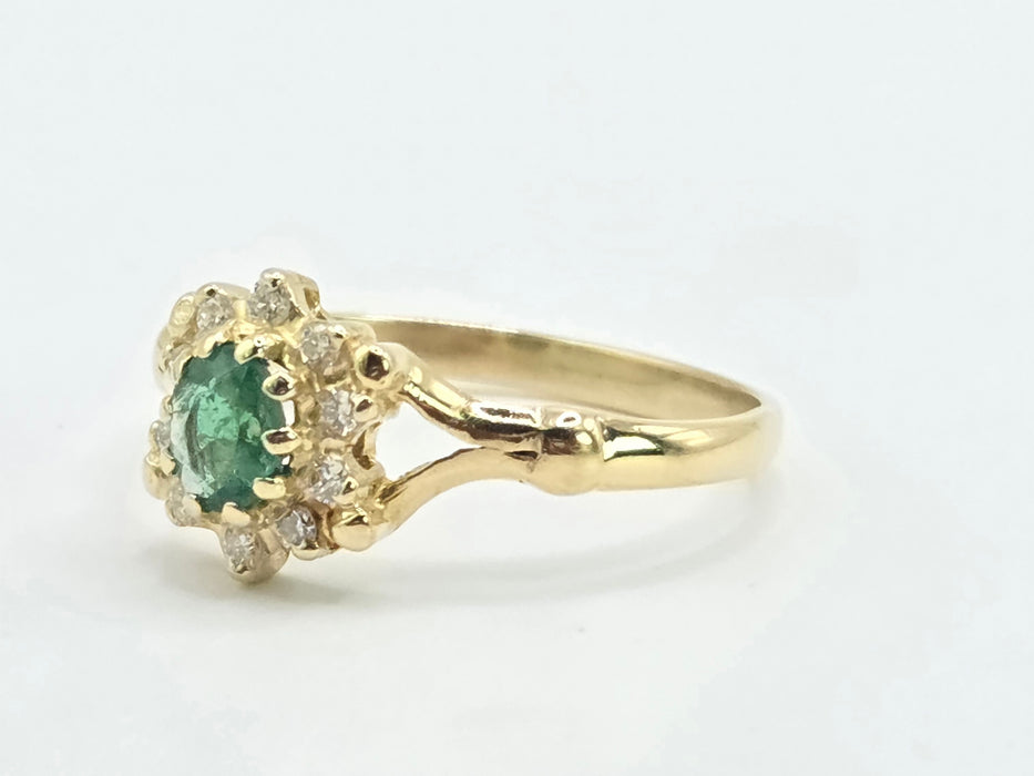 Vintage: 18ct Yellow Gold Emerald & Diamond Cluster Ring