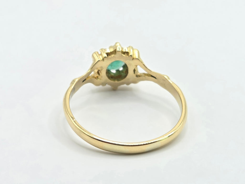 Vintage: 18ct Yellow Gold Emerald & Diamond Cluster Ring