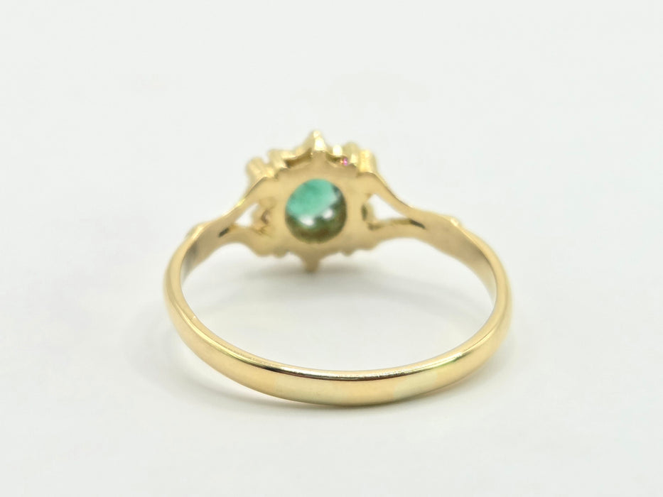 Vintage: 18ct Yellow Gold Emerald & Diamond Cluster Ring