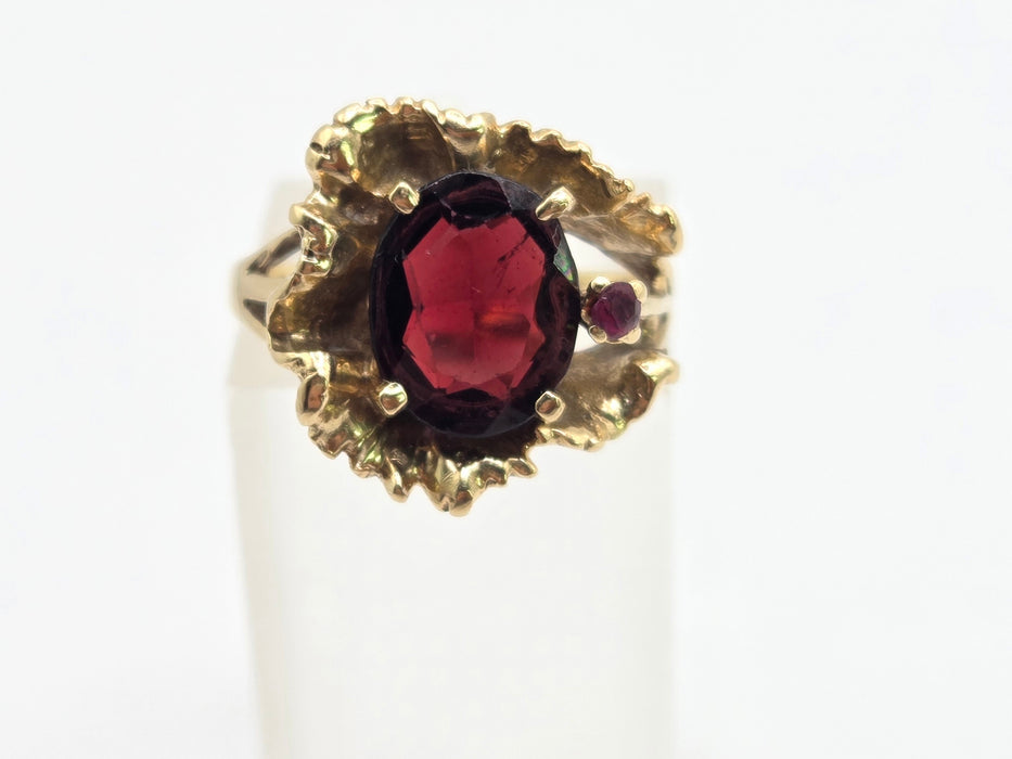 3067 Vintage: 14ct Yellow Gold Garnet & Ruby Signet Ring