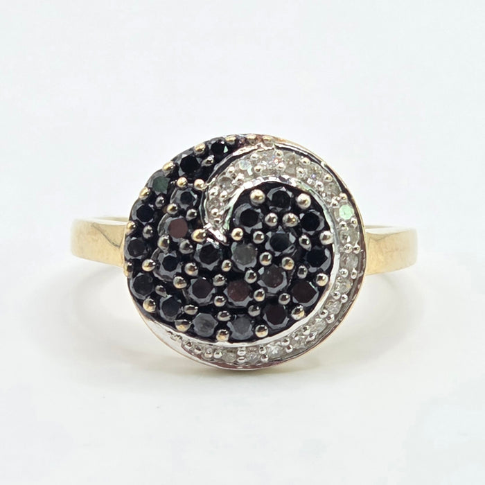 3078 Vintage: 9ct Yellow Gold Black & White Diamond Karma Ring
