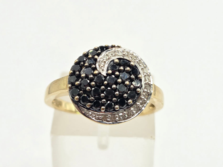 3078 Vintage: 9ct Yellow Gold Black & White Diamond Karma Ring