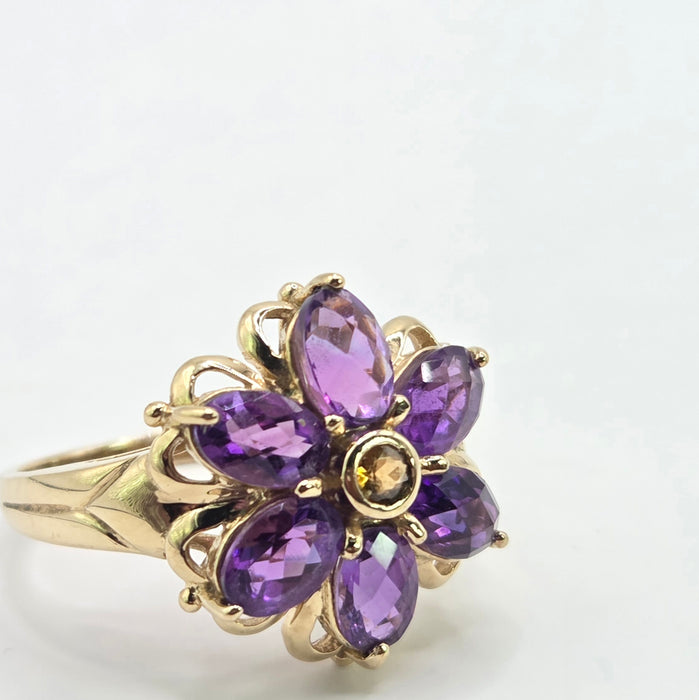 3079 Vintage: 9ct Yellow Gold Amethyst & Citrine Flowerhead Ring — 1.76ct