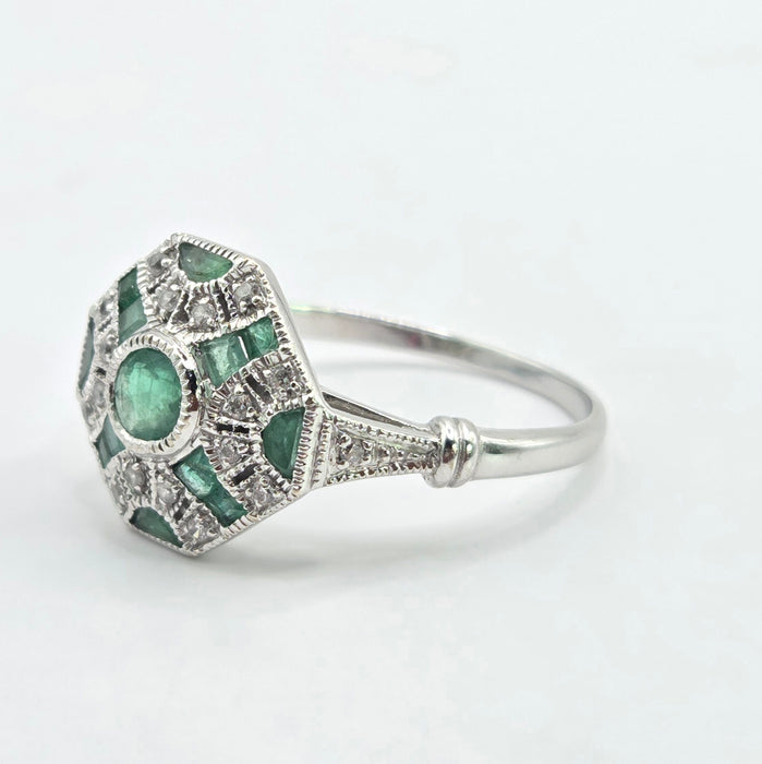 Vintage: 9ct White Gold Emerald & Diamond Art Deco Ring