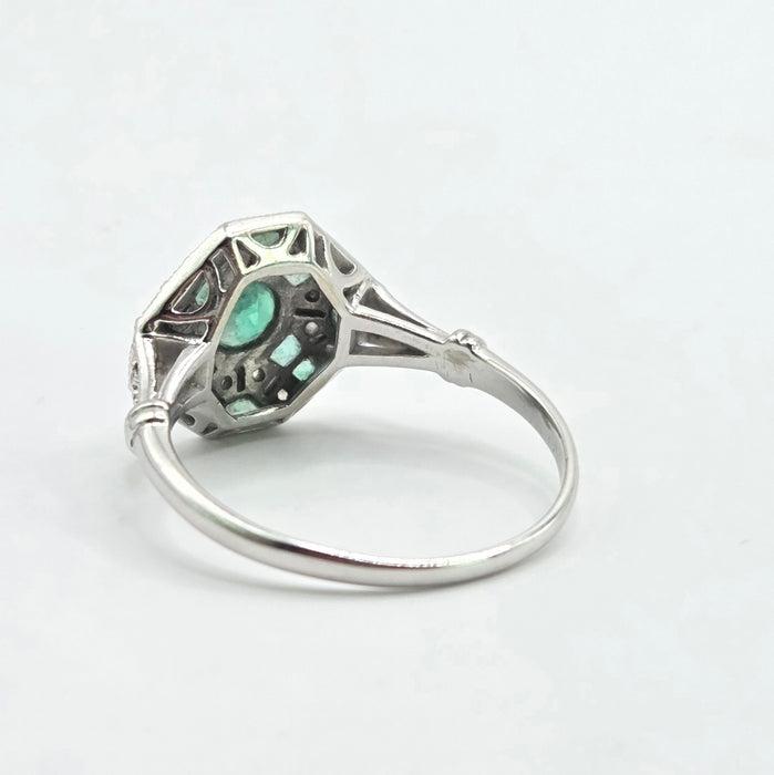 Vintage: 9ct White Gold Emerald & Diamond Art Deco Ring