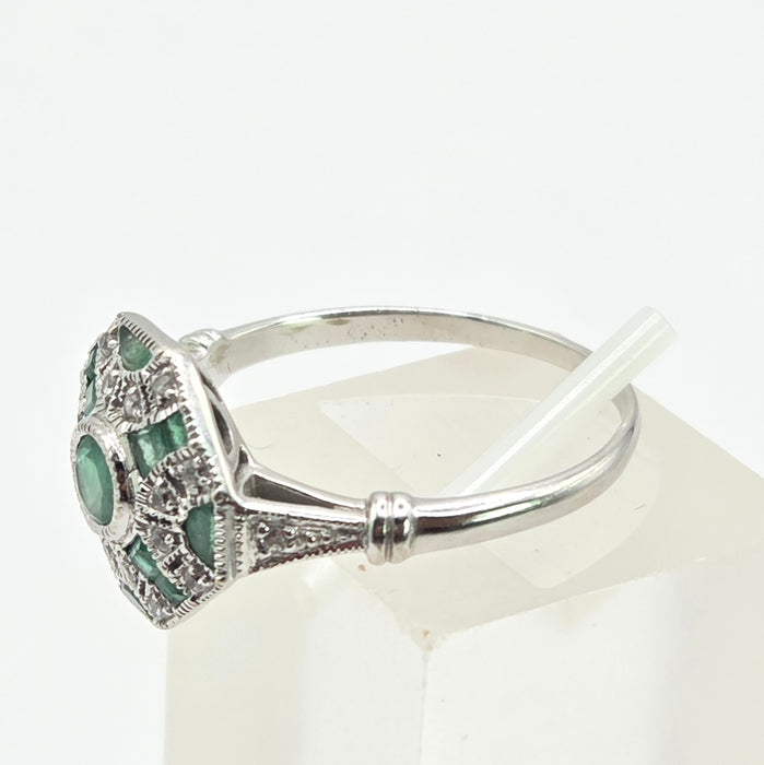 Vintage: 9ct White Gold Emerald & Diamond Art Deco Ring