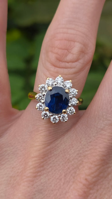 Vintage: 18ct Yellow Gold Sapphire & Diamond Cluster Ring — 3.30ct Sapphire / 1.20ct Diamonds