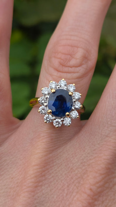 Vintage: 18ct Yellow Gold Sapphire & Diamond Cluster Ring — 3.30ct Sapphire / 1.20ct Diamonds