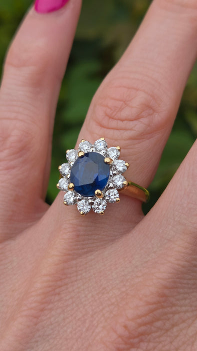 Vintage: 18ct Yellow Gold Sapphire & Diamond Cluster Ring — 3.30ct Sapphire / 1.20ct Diamonds