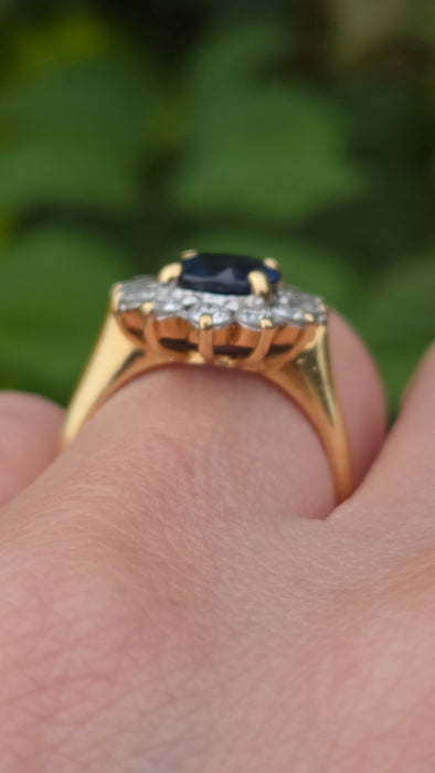 Vintage: 18ct Yellow Gold Sapphire & Diamond Cluster Ring — 3.30ct Sapphire / 1.20ct Diamonds