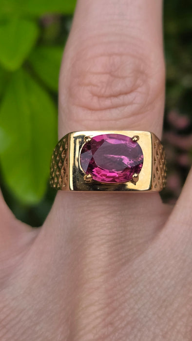 Vintage: 9ct Yellow Gold Pink Tourmaline Signet Ring — 1.84ct