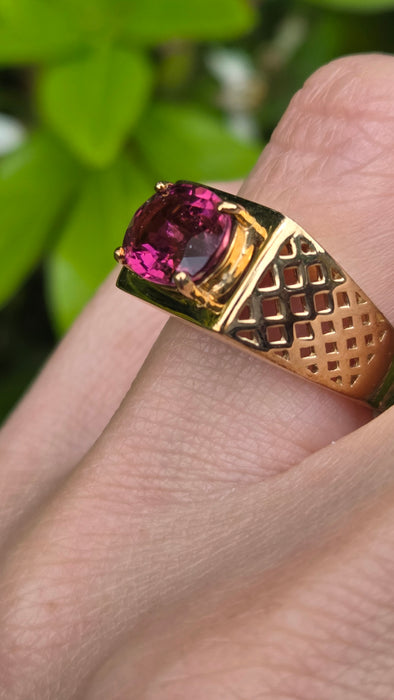 Vintage: 9ct Yellow Gold Pink Tourmaline Signet Ring — 1.84ct