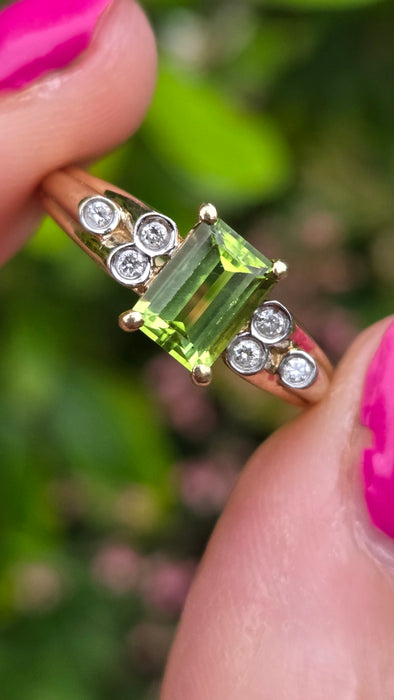 Vintage: 9ct Yellow Gold Peridot & Diamond Ring