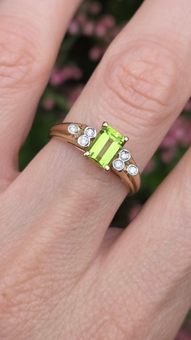 Vintage: 9ct Yellow Gold Peridot & Diamond Ring