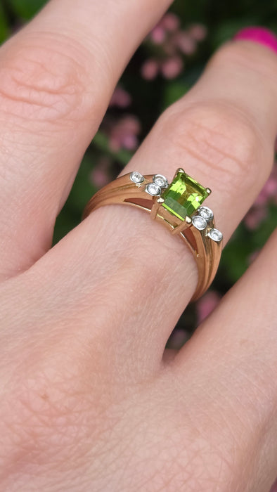 Vintage: 9ct Yellow Gold Peridot & Diamond Ring