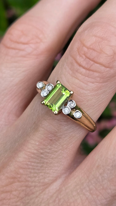Vintage: 9ct Yellow Gold Peridot & Diamond Ring