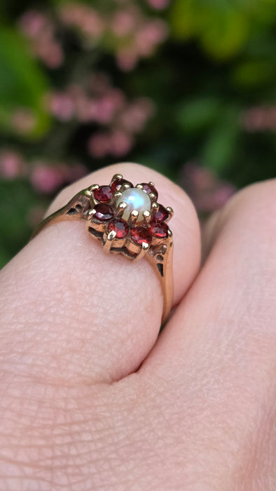 Vintage: 9ct Yellow Gold Garnet & Pearl Daisy Ring — From 1969