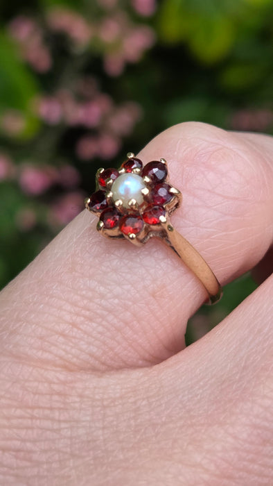 Vintage: 9ct Yellow Gold Garnet & Pearl Daisy Ring — From 1969