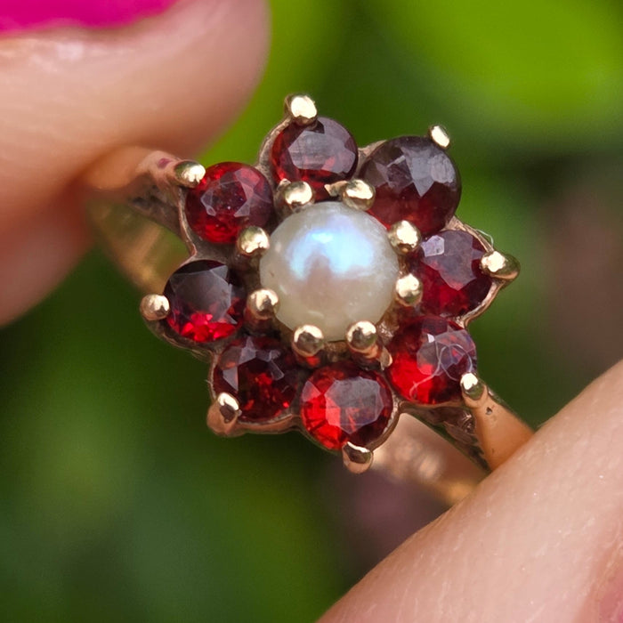 Vintage: 9ct Yellow Gold Garnet & Pearl Daisy Ring — From 1969