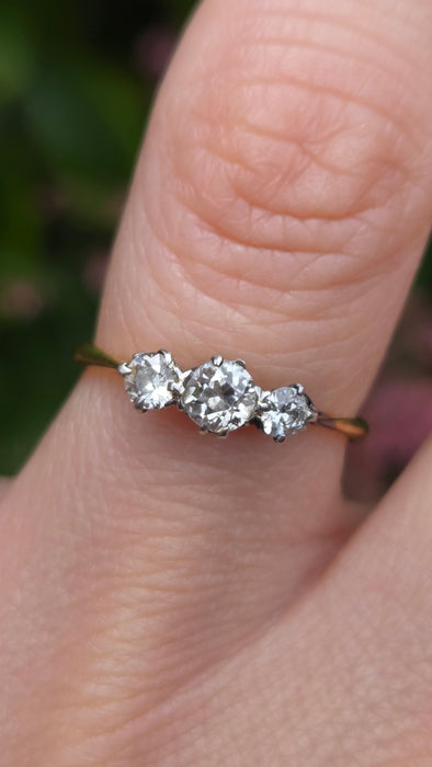 Vintage: 18ct Yellow Gold & Platinum Natural Diamond Trilogy Ring