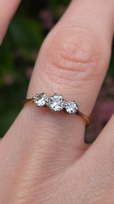 Vintage: 18ct Yellow Gold & Platinum Natural Diamond Trilogy Ring